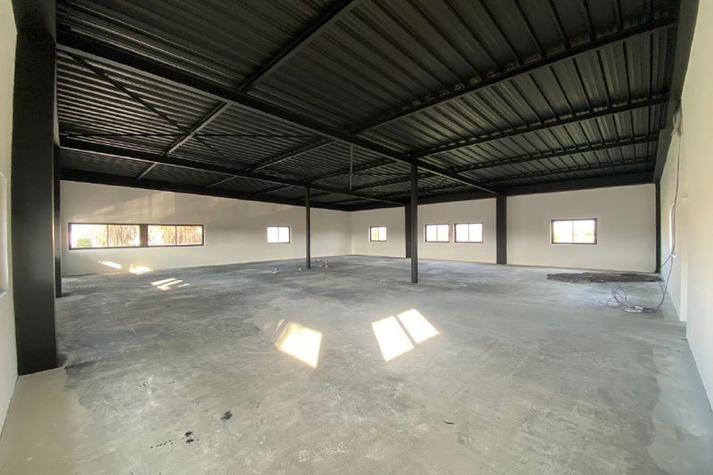 899 m² pour ce local commercial en location à Saint cyprien