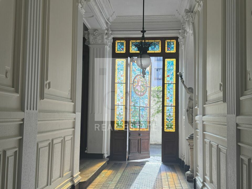 Installez vos bureaux dans un écrin d'histoire, au cœur de Lyon 3, à deux pas du Palais de Justice.
