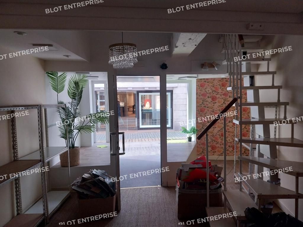 Location local commercial 77 m² non divisibles