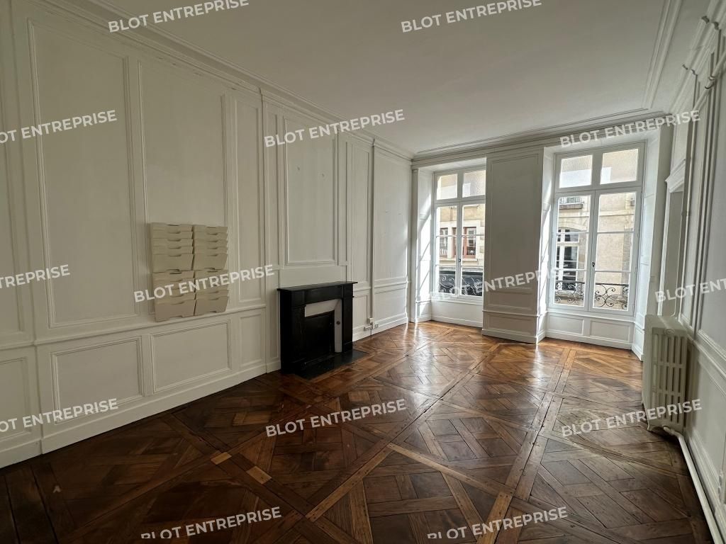 Location bureaux 130 m² non divisibles