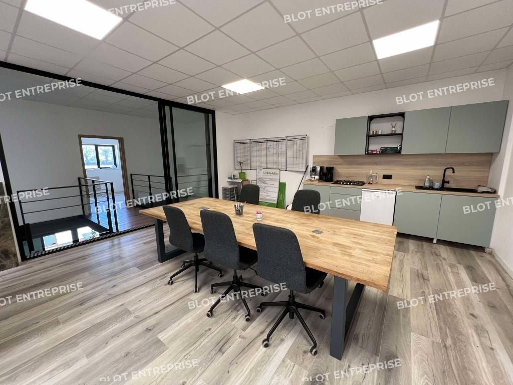 Location entrepôts 523 m² non divisibles