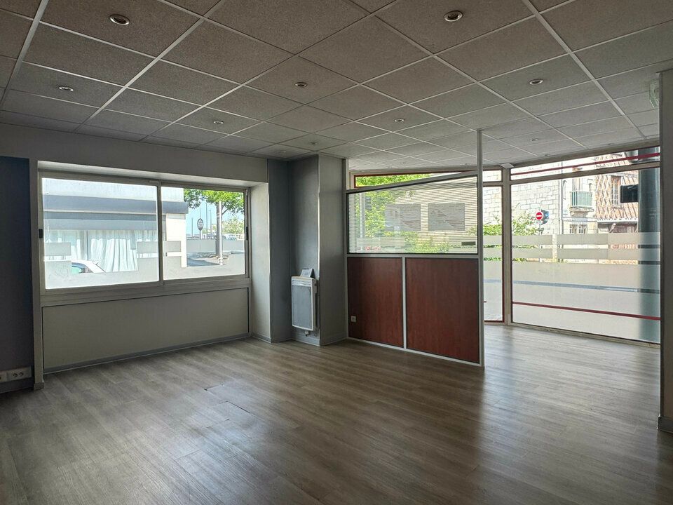 TOURS MIRABEAU LOCAL COMMERCIAL A LOUER 90 M² - BELLE VISIBILITE