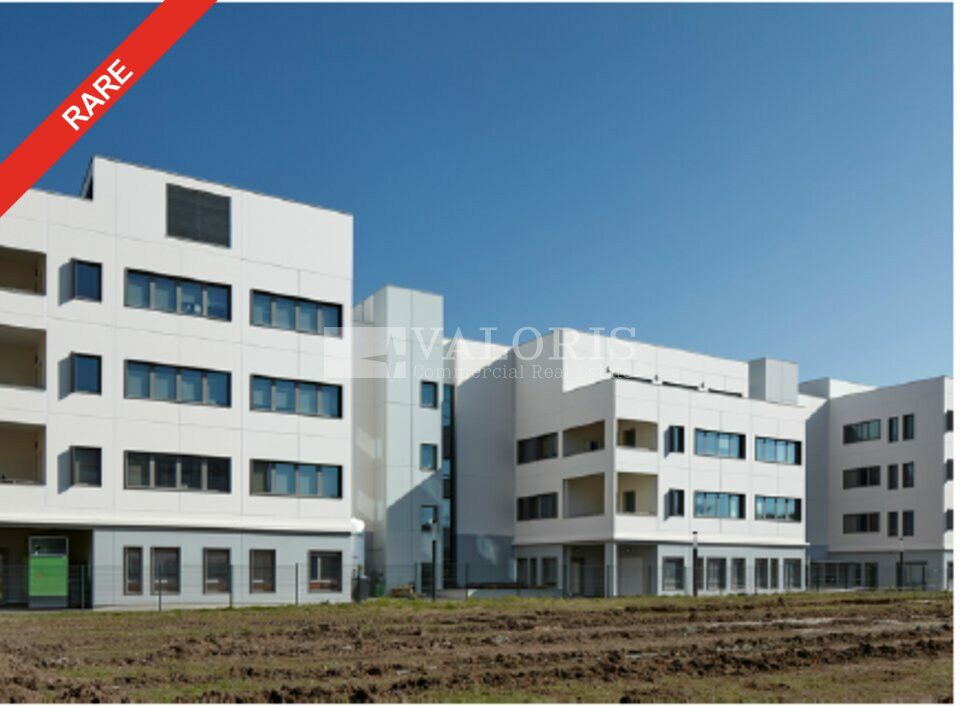 Lyon 8 - Avenue Rockefeller, à proximité des hôpitaux et facultés, VALORIS REAL ESTATE vous propose à la location un plateau de bureaux en très bon état. Des places de stationnement complètent ce bien.