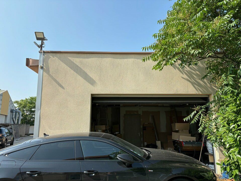 Valoris Real Estate vous propose à la location un local en rez-de-chaussée, situé dans un parc d'activité à Chassieu