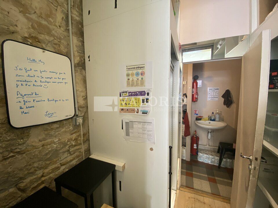 Valoris Real Estate vous propose un local commercial situé dans le secteur Marechal Lyautey dans une artère commerçante dans le 6ème arrondissement.