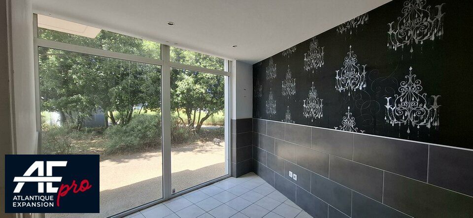 Location local commercial 84.74 m² non divisibles