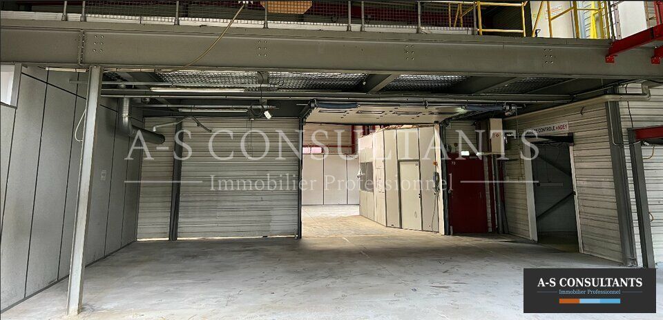 A VENDRE, AYSE (commune de CLUSES 74130) - 11 lots d'entrepôts de 437 m² à 948 m² sur un terrain de 16 814 m² situés en zone commerciale et artisanale - idéals pour activités industrielles, stockage ou distribution - 2 min A40 - nombreux parkings.