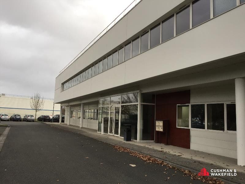 Bureaux rénovés à la location de 482 m²