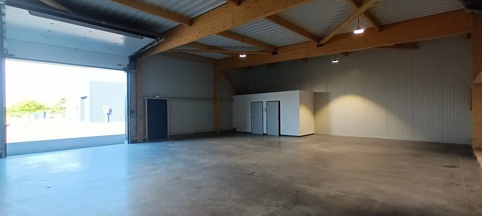 Location local d''activites 240 m² divisibles à partir de 80 m²