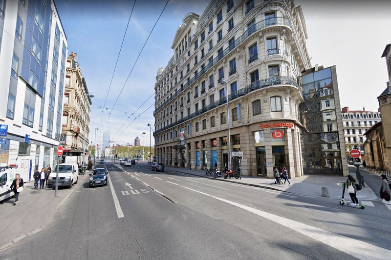 Fonds de commerce à vendre de local d'une surface de 67m² situé au coeur de la presqu'île lyonnaise