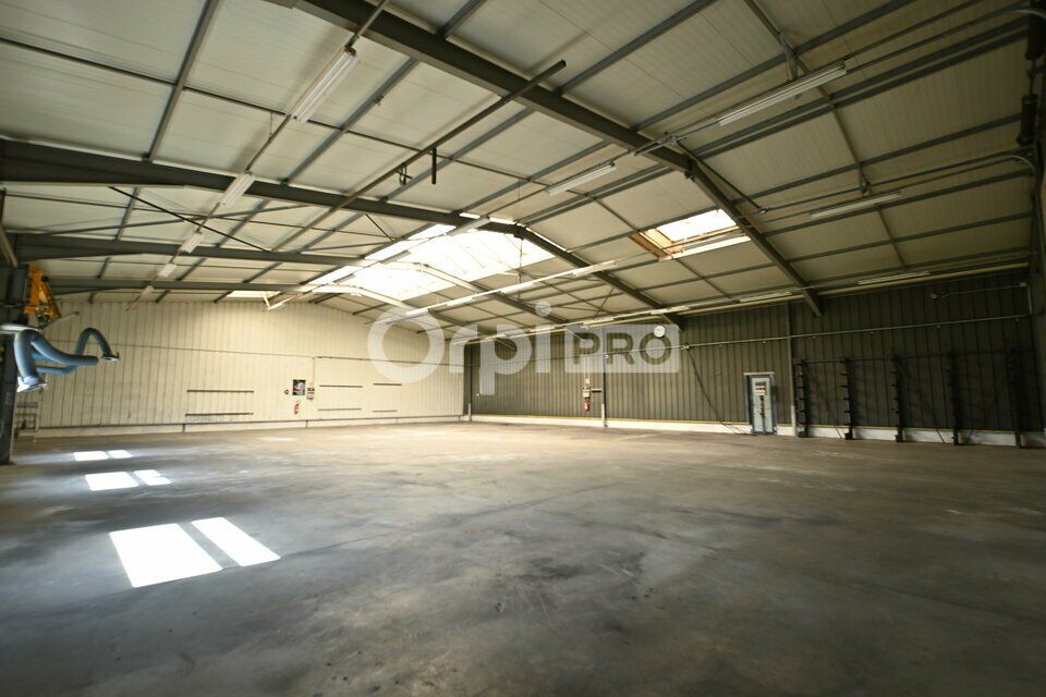 LOCAL D'ACTIVITE A LOUER - 664 m² - REYRIEUX