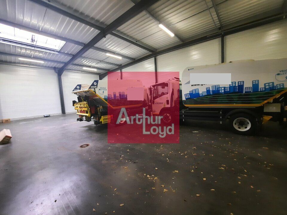 GERZAT PARC LOGISTIQUE A LOUER LOCAL ACTIVITE 447 M²