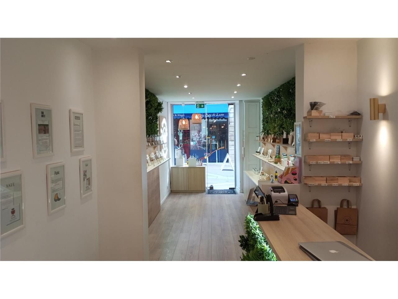 Location local commercial 47.00 m² à BORDEAUX