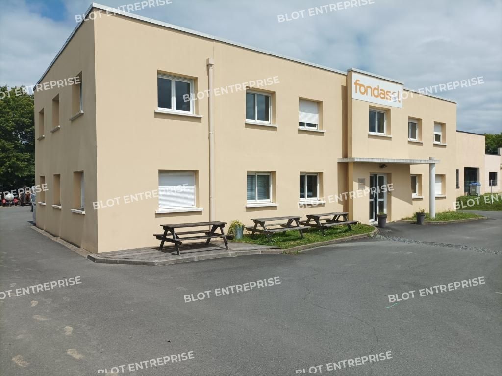 Location entrepôts 702 m² non divisibles