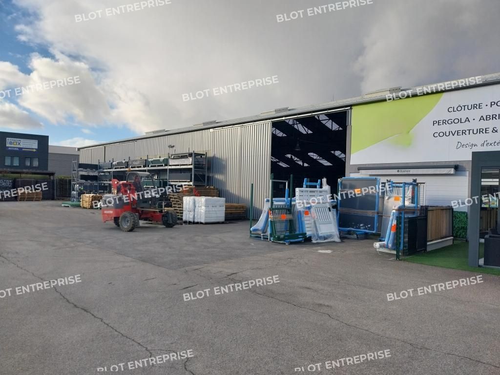 Location entrepôts 1000 m² non divisibles
