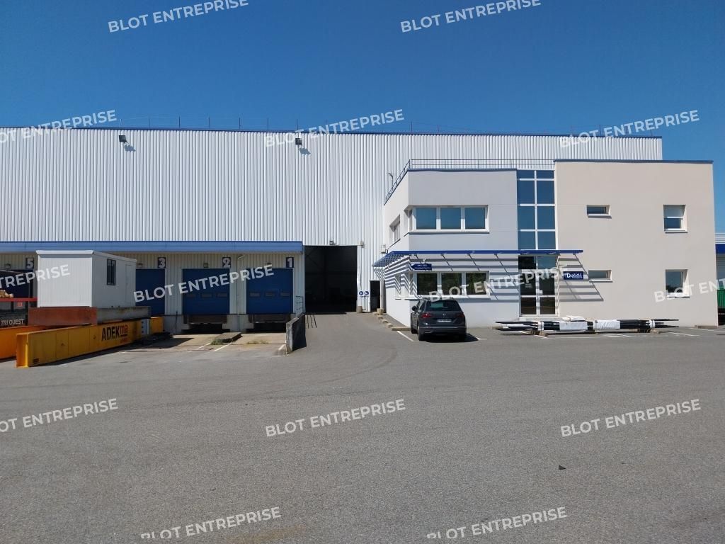 Location entrepôts 3979 m² non divisibles