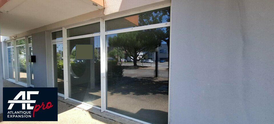 Local commercial  à aménager avec vitrine à louer Trignac par Atlantique Expansion Pro