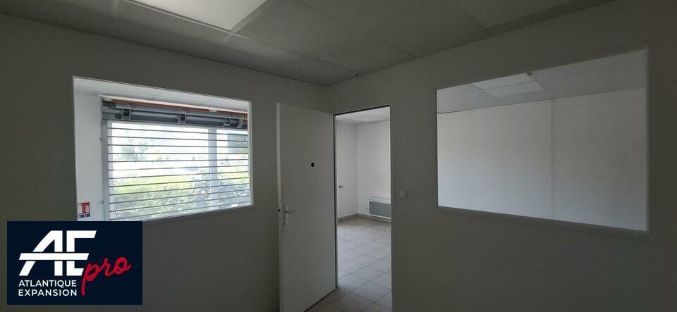 Location local commercial 49.8 m² non divisibles