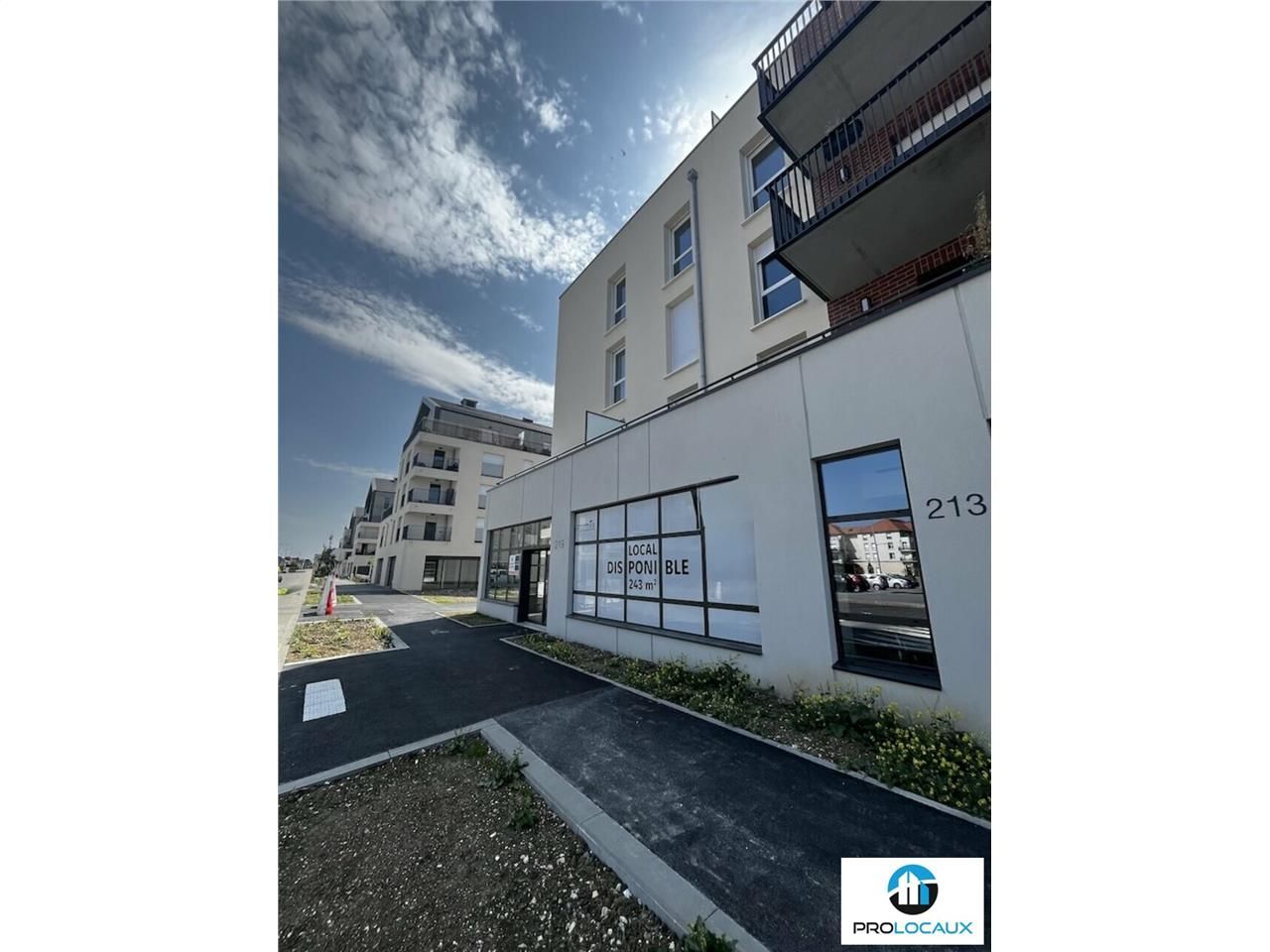 Vente local commercial 242 m² non divisibles