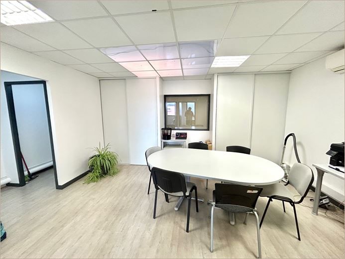Location Bureaux récents 60 m² non divisibles