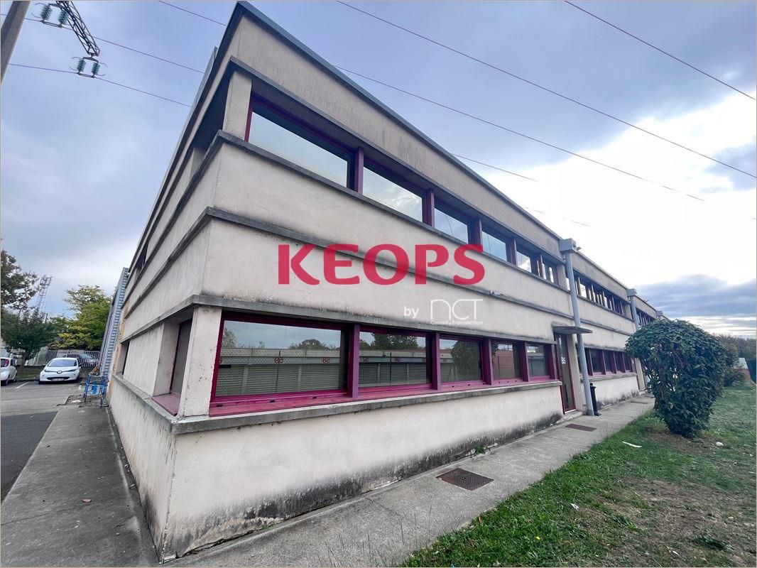 Location Bureaux récents 246 m² non divisibles