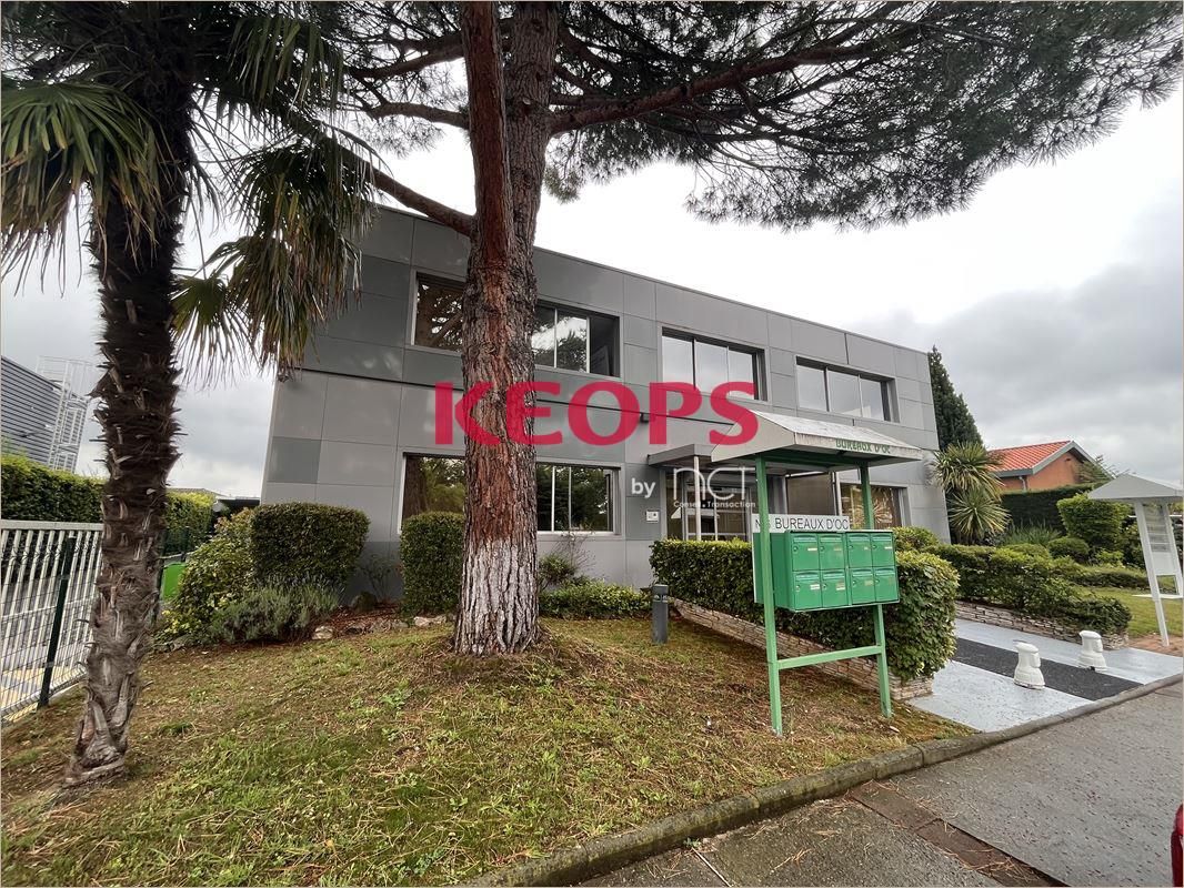 Location Bureaux anciens 70 m² non divisibles