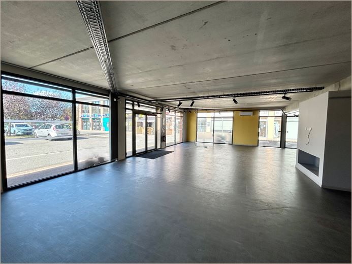 Location Commerce/boutique 204 m² non divisibles