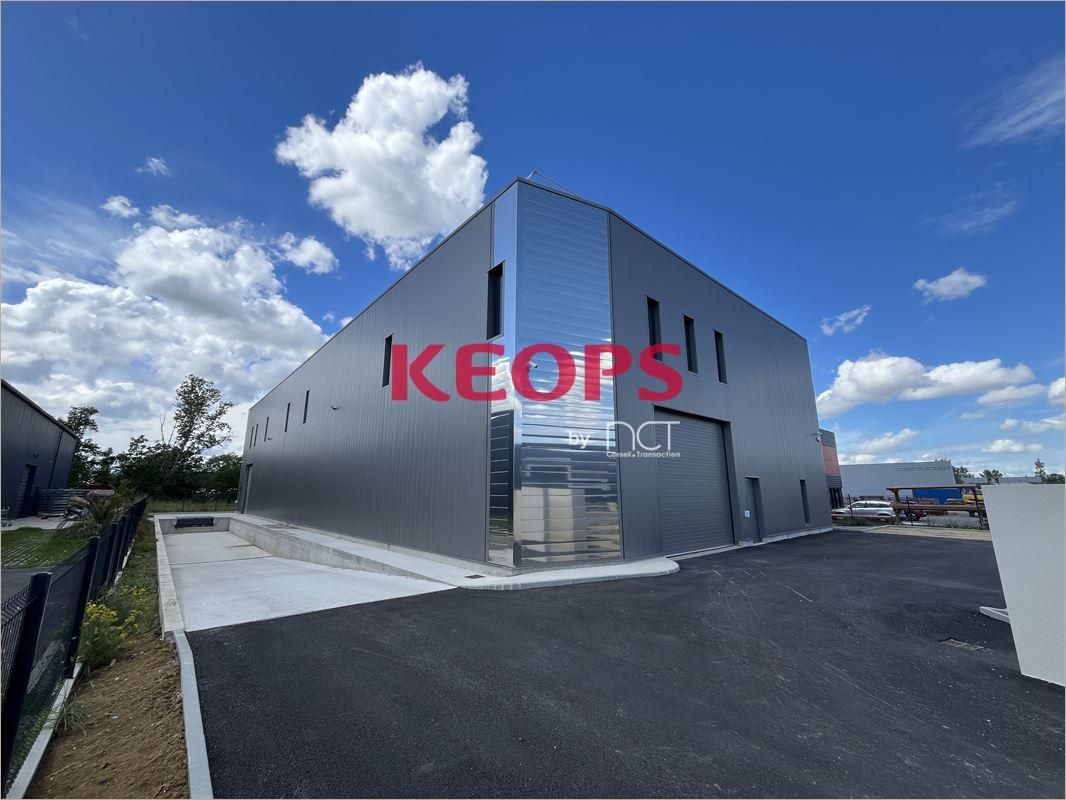 Vente Locaux d'activité 690 m² non divisibles