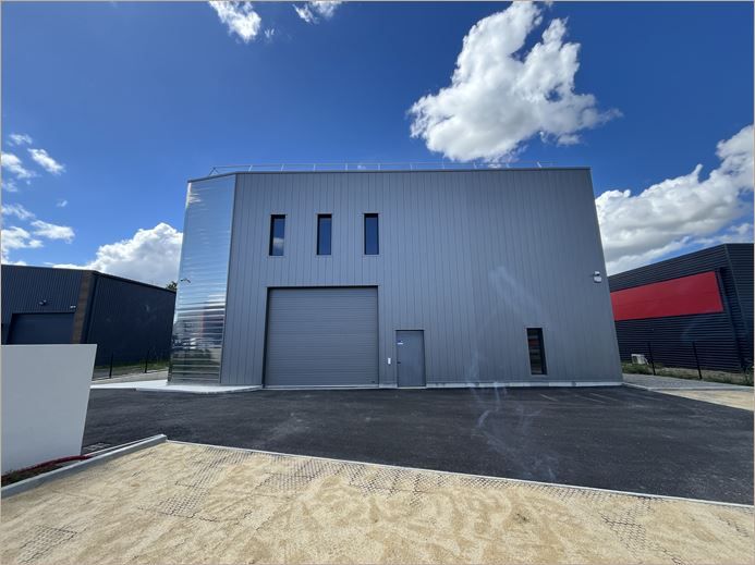 Vente Locaux d'activité 690 m² non divisibles