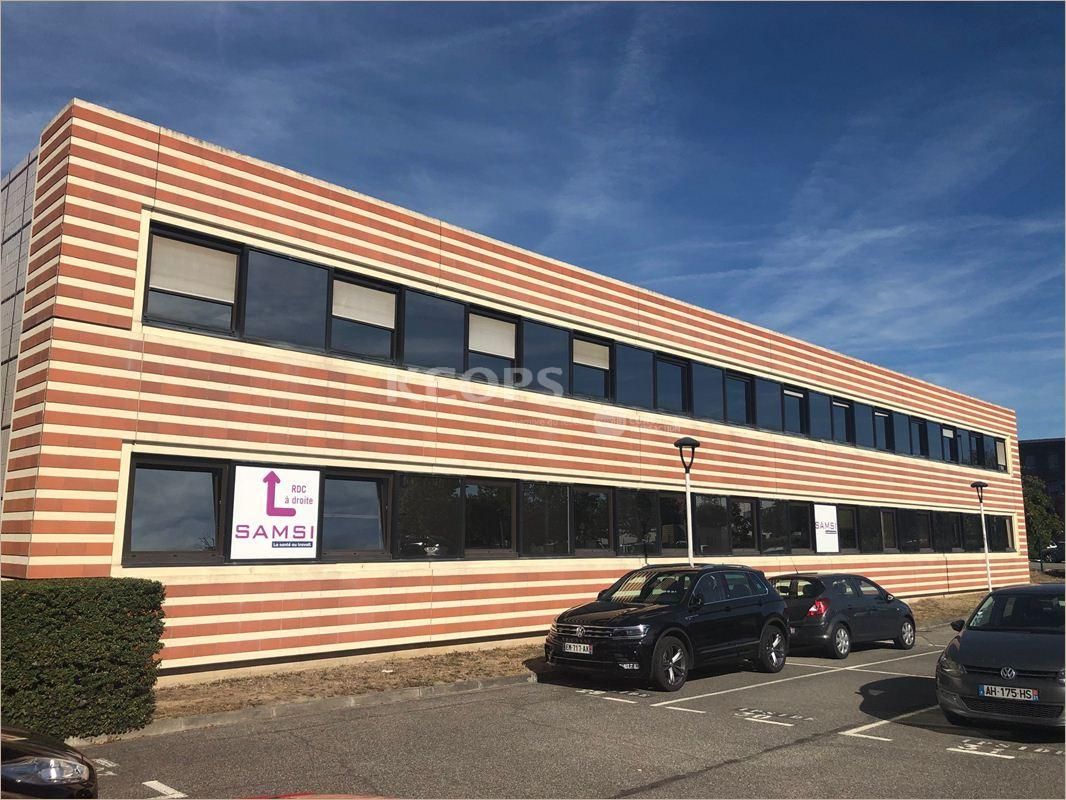 Location Bureaux anciens 143 m² non divisibles