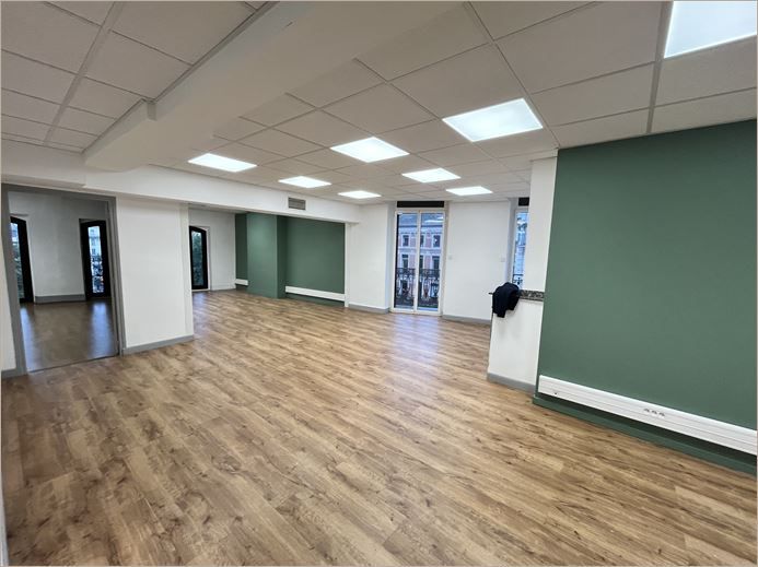 Location Bureaux haussmanniens 119 m² non divisibles