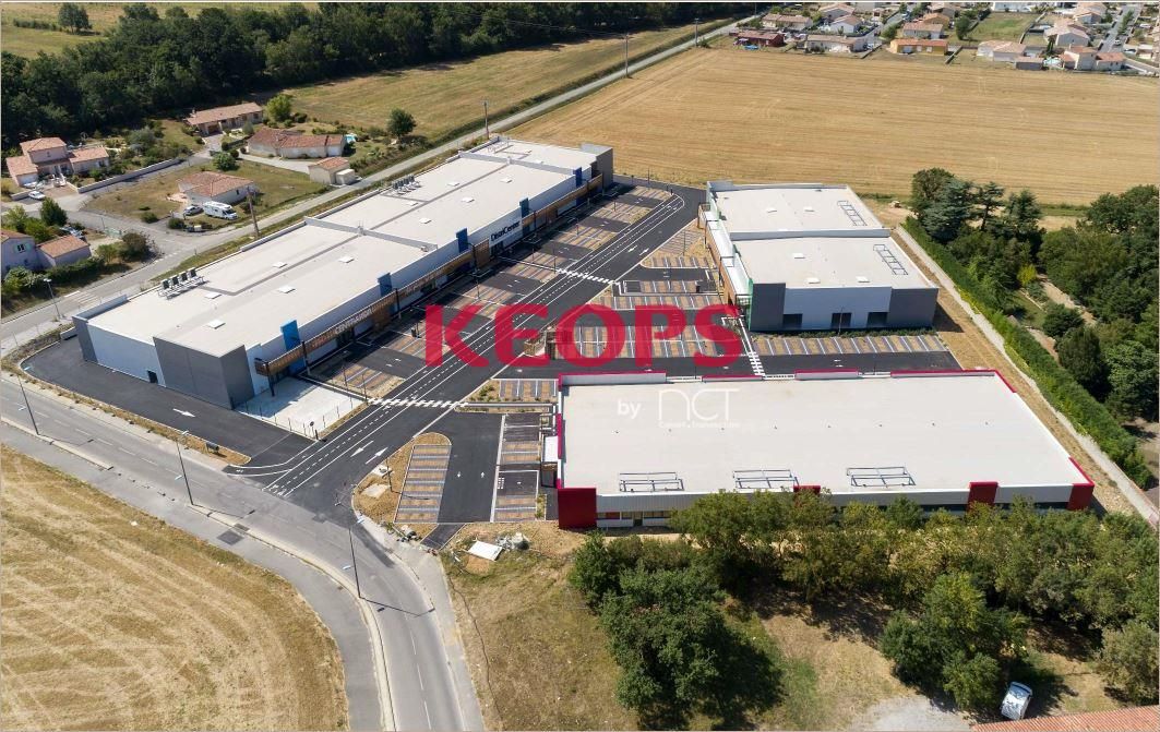 Location Commerce/boutique 300 m² non divisibles