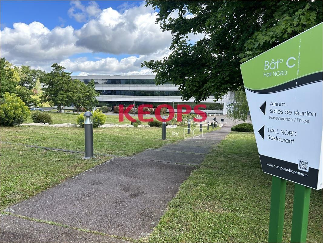 Location Bureaux récents 841 m² divisibles à partir de 338 m²