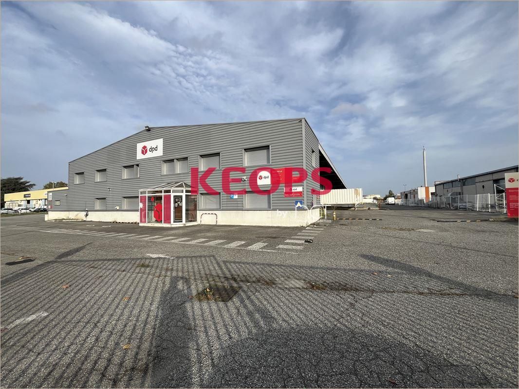 Location Entrepôt / Stockage 2720 m² non divisibles