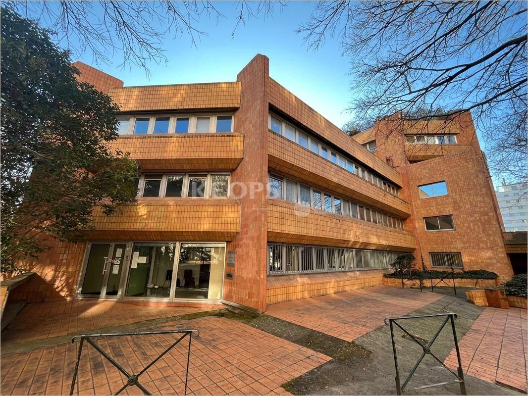 Location Bureaux récents 542 m² non divisibles