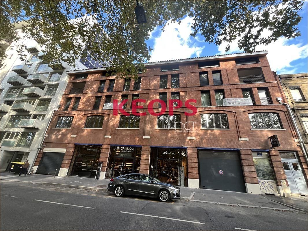 Location Bureaux restructurés 400 m² non divisibles