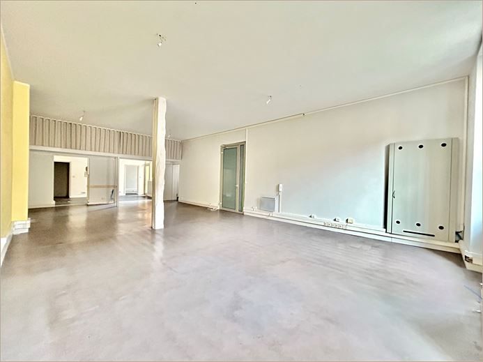 Location Bureaux anciens 137 m² non divisibles