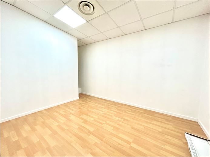 Location Bureaux récents 90 m² non divisibles