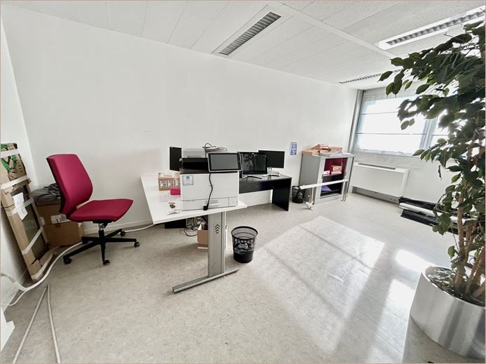 Location Bureaux récents 100 m² divisibles à partir de 10 m²