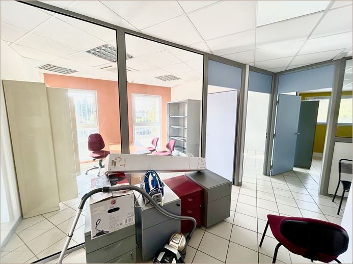 Location Bureaux récents 65 m² non divisibles