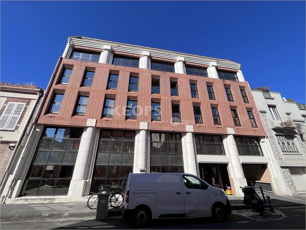 Location Bureaux récents 135 m² non divisibles