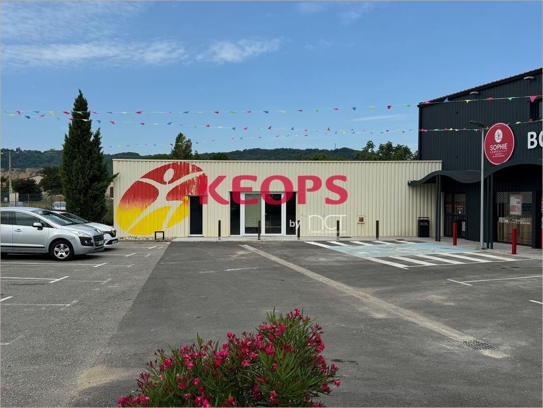 Location Commerce/boutique 180 m² non divisibles