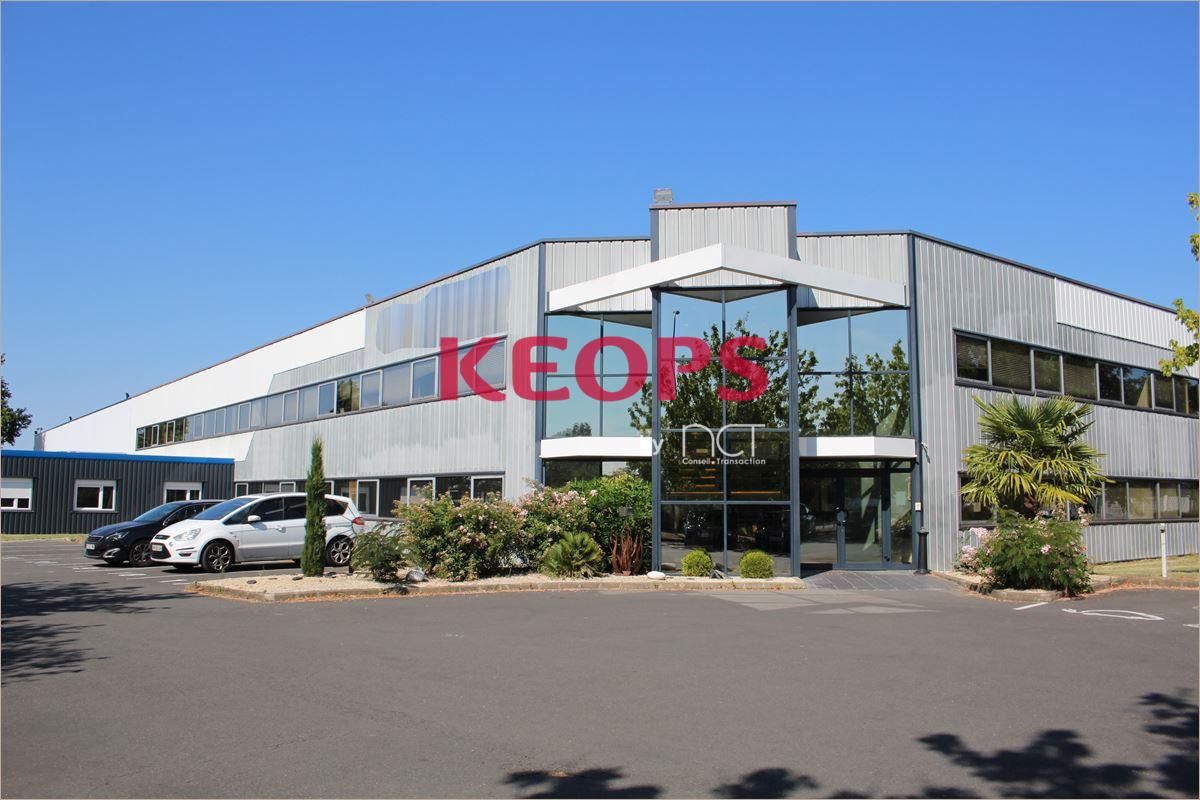 Vente Locaux d'activité 8252 m² non divisibles