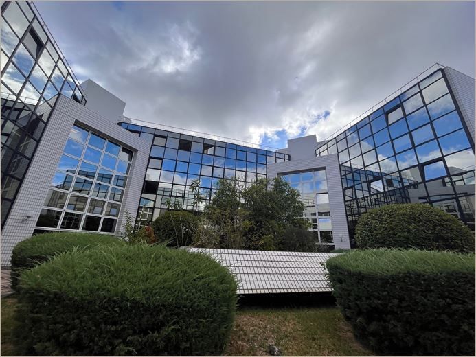 Vente Bureaux récents 126 m² non divisibles