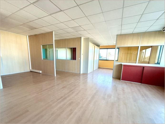 Location Bureaux récents 85 m² non divisibles