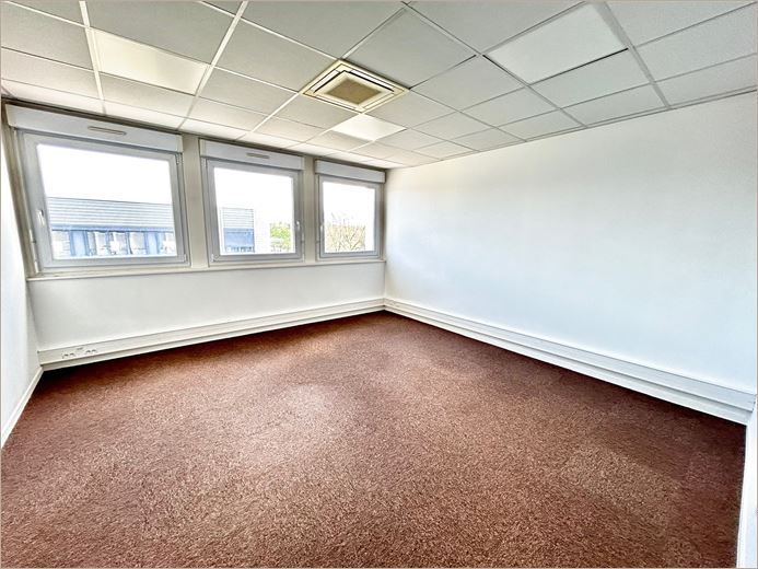 Location Bureaux récents 121 m² divisibles à partir de 8 m²