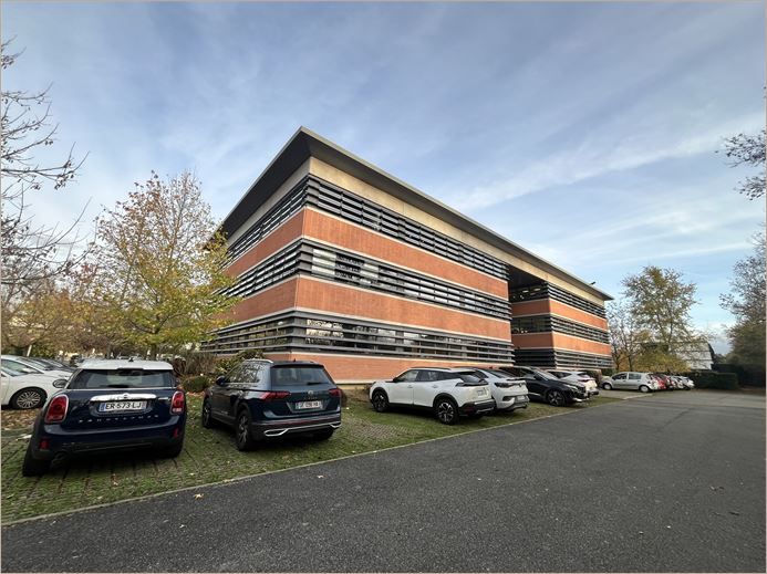 Location Bureaux récents 250 m² non divisibles