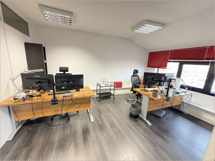 Location Bureaux récents 255 m² non divisibles