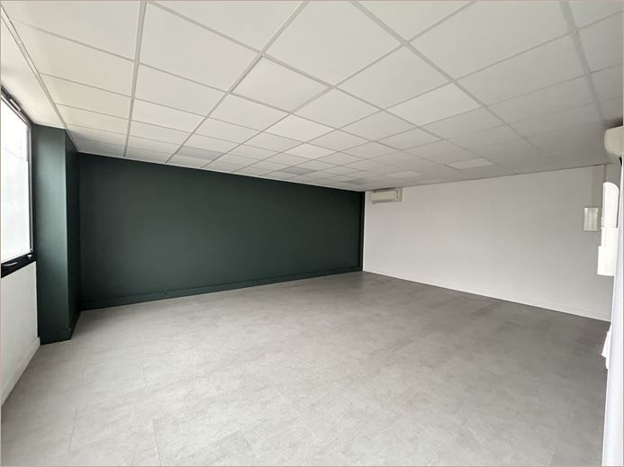 Location Bureaux récents 80 m² divisibles à partir de 30 m²