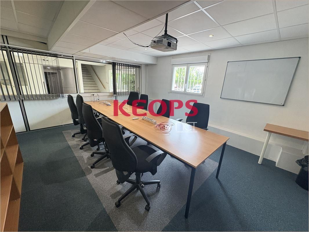 Location Bureaux anciens 110 m² non divisibles